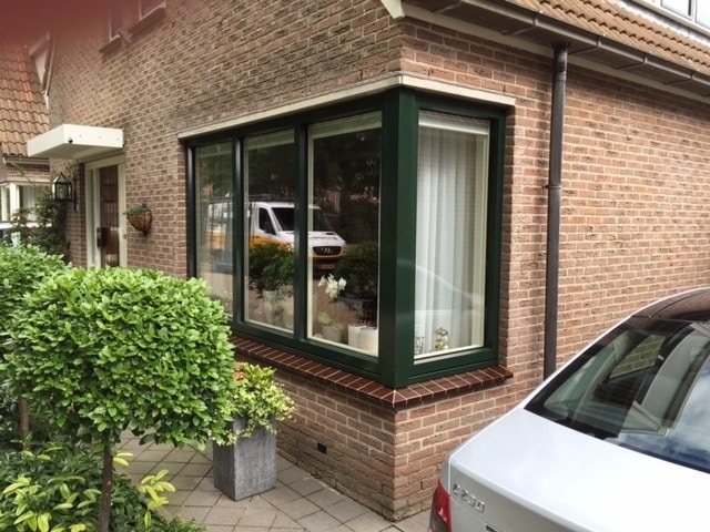 Woningbouw Knipping: Elegant erkerkozijn voor renovatie