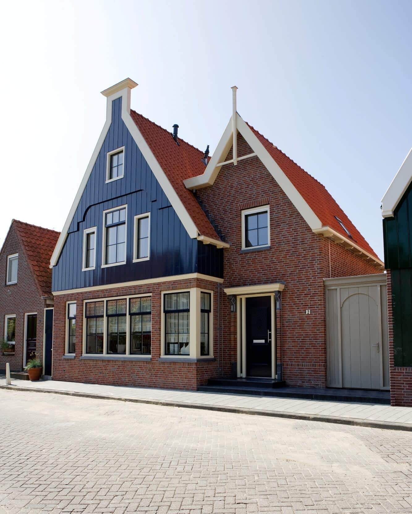 Kunststof kozijnen in klassieke woning, renovatie door Knipping, vakmanschap in woningbouw.