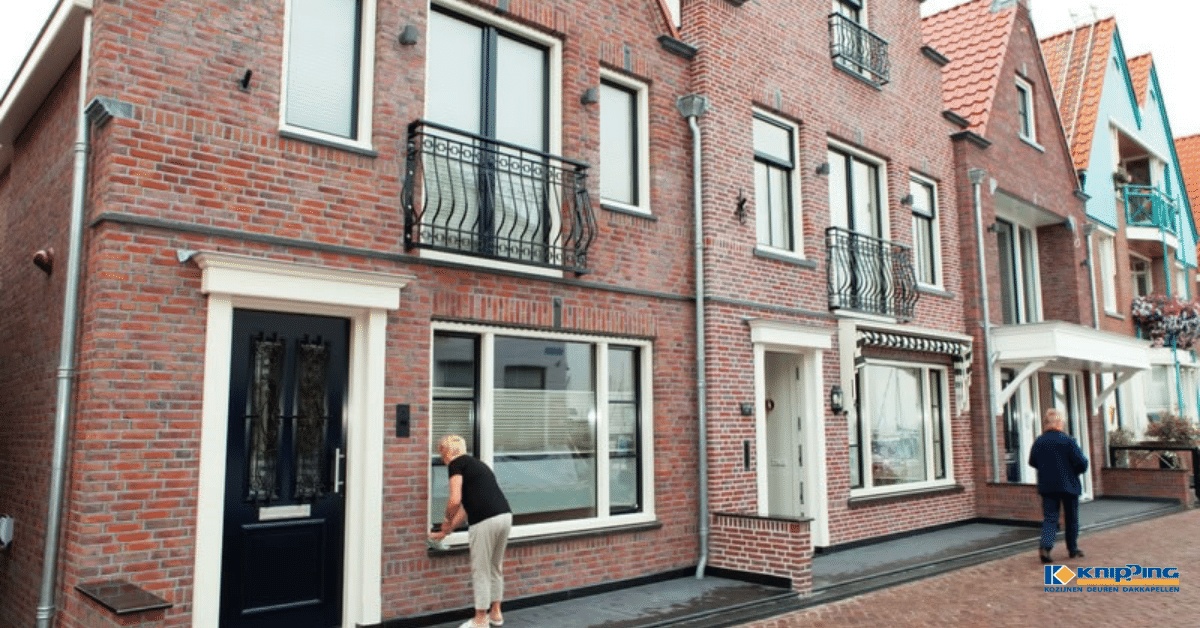Knipping Classic woningbouw kozijn met logo, duurzame renovatie