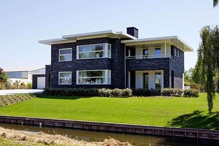 Kunststof kozijnen in moderne nieuwbouw villa, Knipping vakmanschap