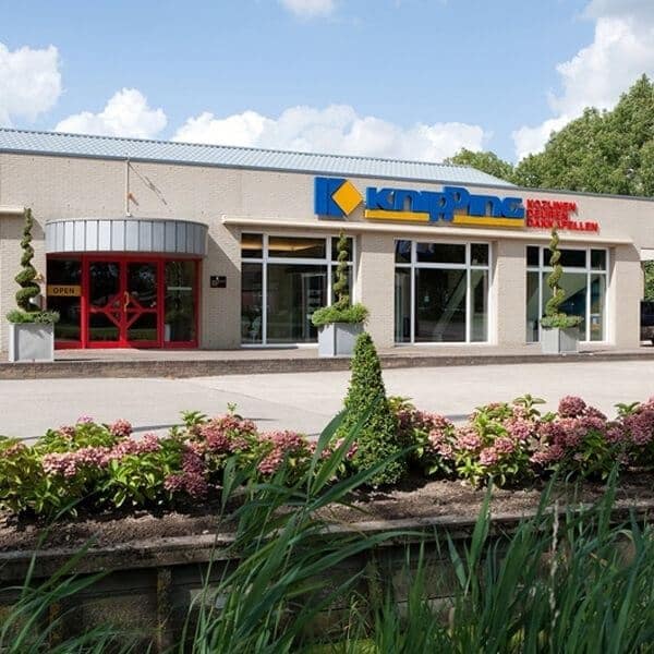 Knipping: strakke gevelrenovatie met moderne kozijnen Zwaagdijk