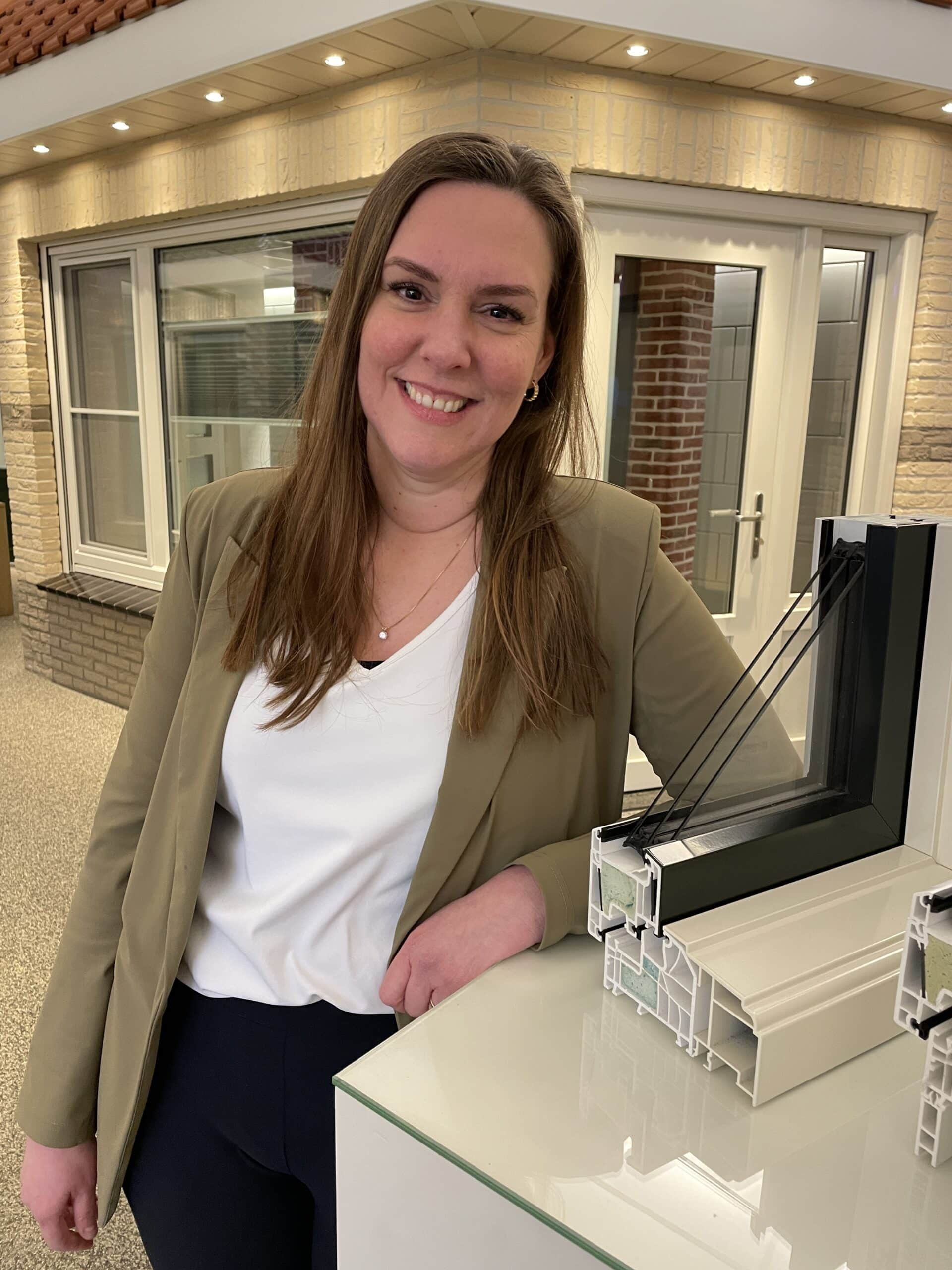 Stefanie bespreekt bouwproject met vakmanschap bij Knipping