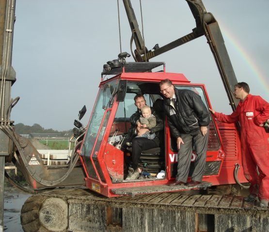 Eerste paal geslagen bij woningbouwproject van Knipping