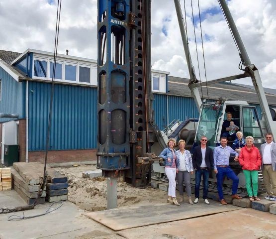 Knipping woninguitbreiding in uitvoering met bouwmaterialen