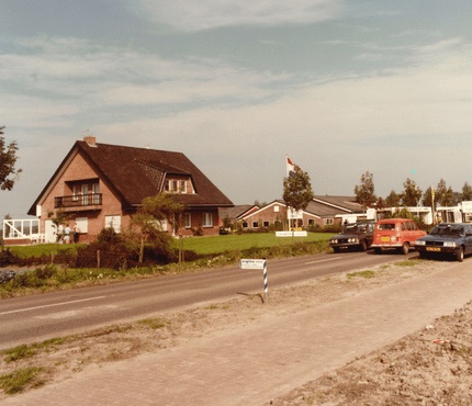 Hoogwaardig Knipping kozijn gemonteerd bij woningbouwproject.