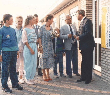 Vakkundige montage van energiezuinige Knipping kozijnen bij renovatieproject
