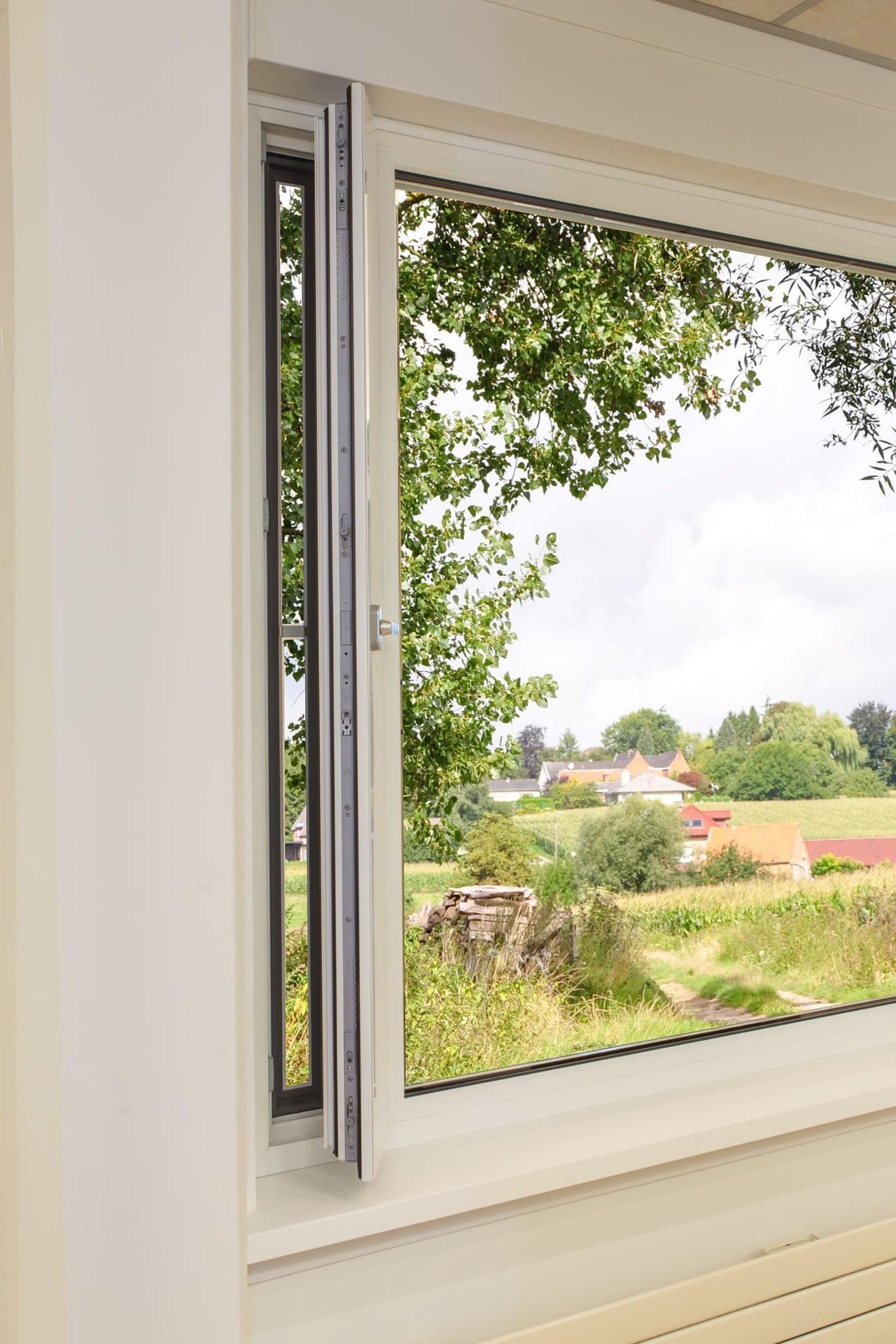 Dag- en nachtventilatie geïnstalleerd door Knipping voor verbeterde ventilatie tijdens woningbouw.