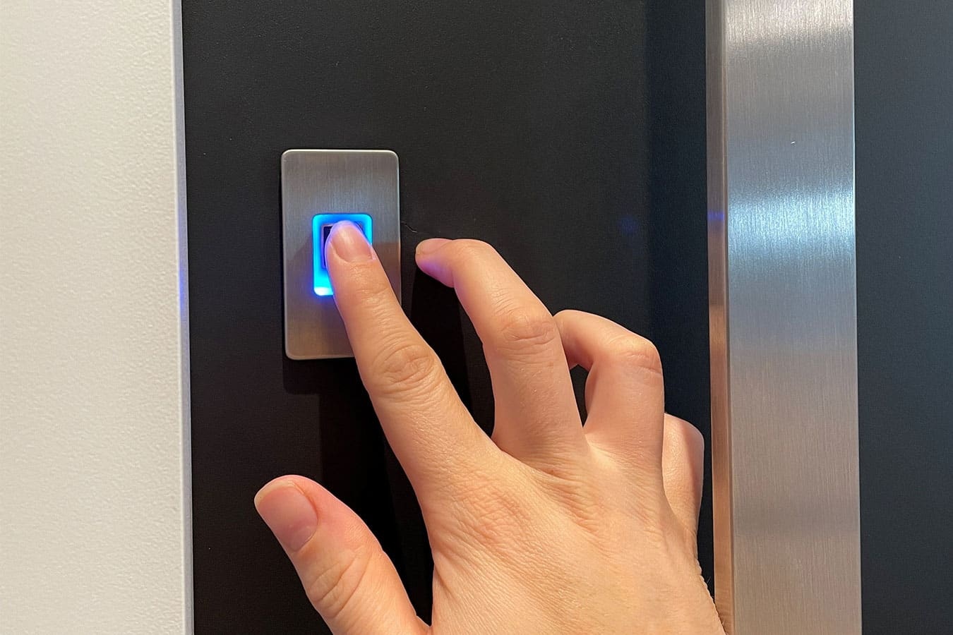 Gedetailleerde vingerafdrukweergave met focus op bouwinnovatie