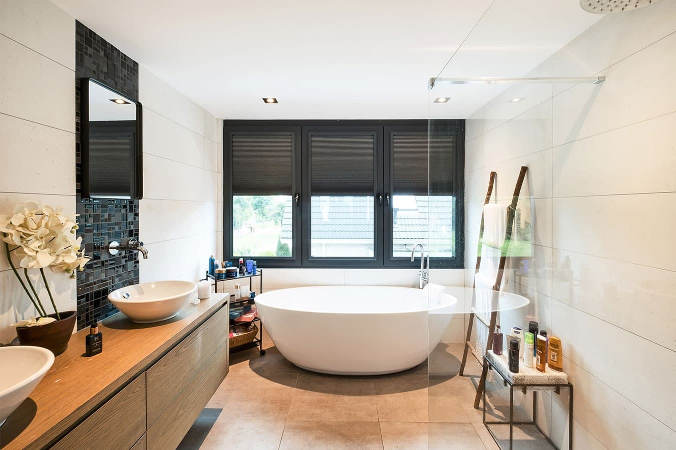 Modern raamdecoratie installatie voor bouwproject met Knipping vakmanschap