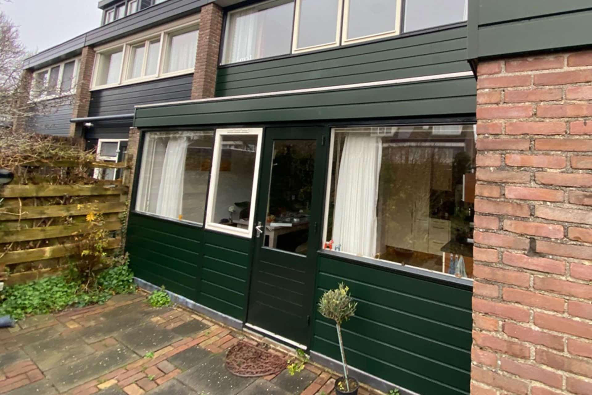 Stijlvolle dubbele tuindeuren van Knipping voor woningrenovatie