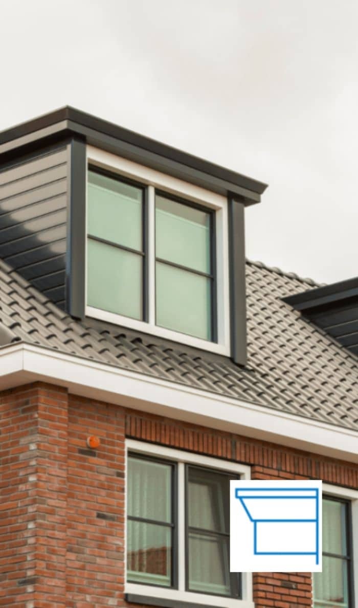 Moderne kunststof kozijnen in een wit stenen gevel