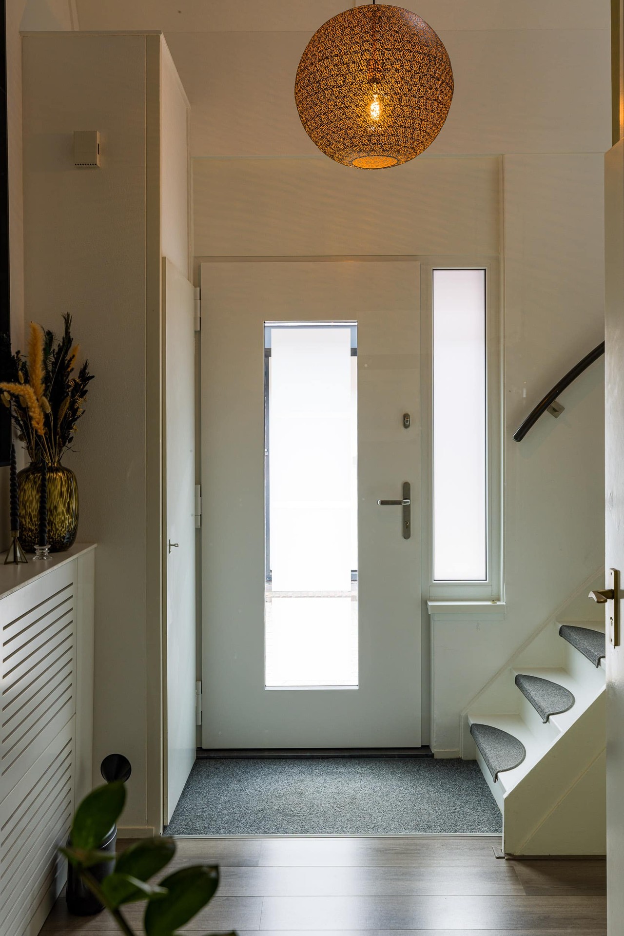 Knipping kozijnen voor modern bouwproject Vakmensen plaatsen hoogwaardige Knipping kozijnen bij nieuwbouwproject