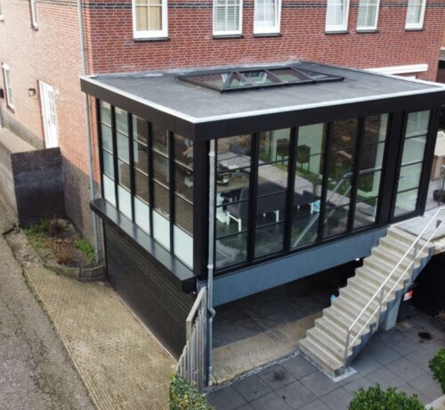 Modern renovatieproject met hoogwaardige Knipping kozijnen geplaatst.