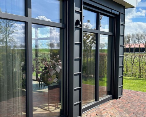 Knipping kozijnen installatie tijdens woningbouwproject