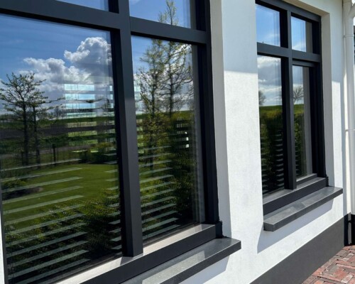 Knipping woningbouwproject, moderne ramen en deuren installatie